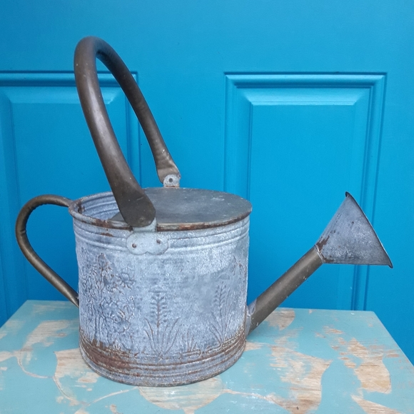 LARGE Vintage Watering Can Rustic Metal Pitcher - Picture 3 of 15